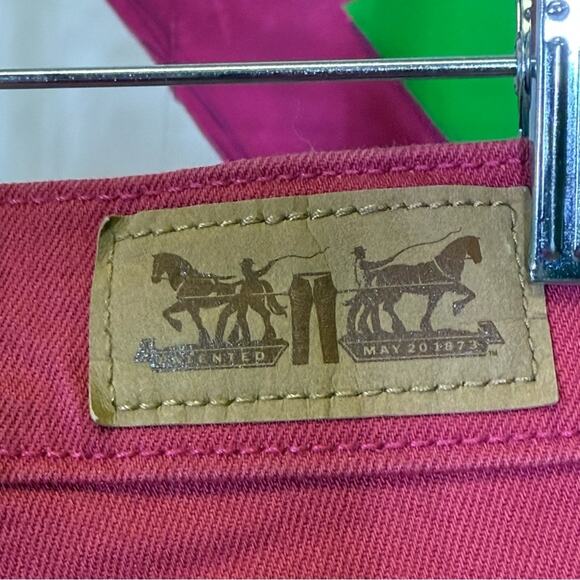 Levi's Pink Denim Bermuda Shorts. Size W30-10. In excellent condition! - Picture 4 of 9